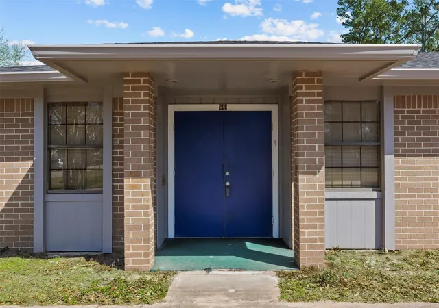 Photo 4 of Single family home for sale at 206 S Fenner Ave, Cleveland, TX 77327 | MLS# 35056215 | Listing updated on 2026-08-28
