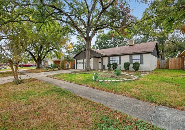 2nd image of 16122 Rill Ln, Houston, TX 77062 | MLS# 44576602