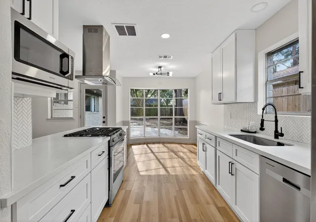 5th image of 16122 Rill Ln, Houston, TX 77062 | MLS# 44576602