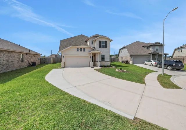 Photo 3 of Single family home for sale at 14743 Sweet Water Dr, Mont Belvieu, TX 77523 | MLS# 3953058 | Listing updated on 2026-05-03