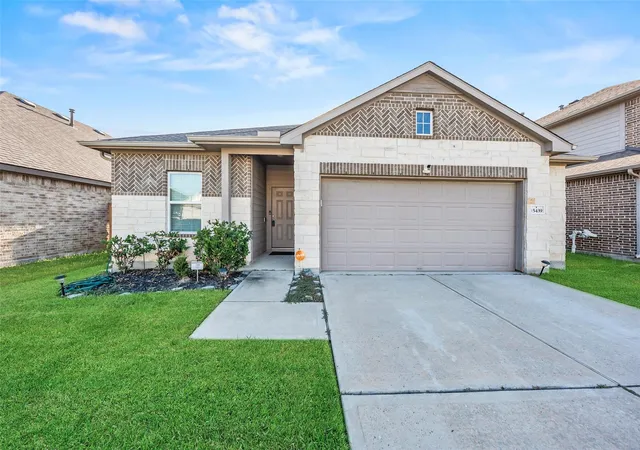 Photo 1 of Single family home for sale at 15439 Aberdeen Wood Dr, Humble, TX 77346 | MLS# 11882672 | Listing updated on 2026-09-11