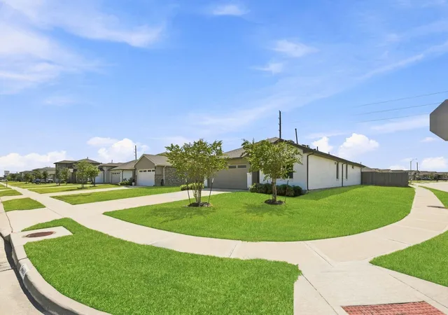 3rd image of 14602 Sweet Water Dr, Mont Belvieu, TX 77523 | MLS# 10092807