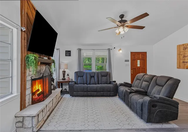 3rd image of 118 Finch Dr, Livingston, TX 77351 | MLS# 76812579