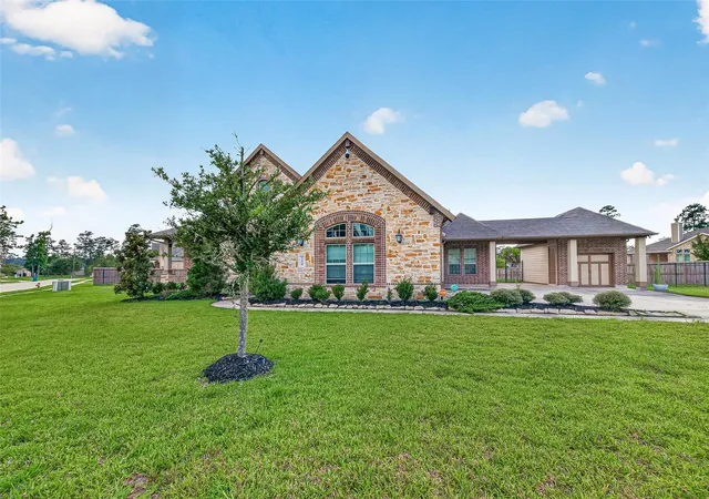Photo 4 of Single family home for sale at 14010 S Evergreen Ridge Ct, Conroe, TX 77384 | MLS# 83955725 | Listing updated on 2026-07-19