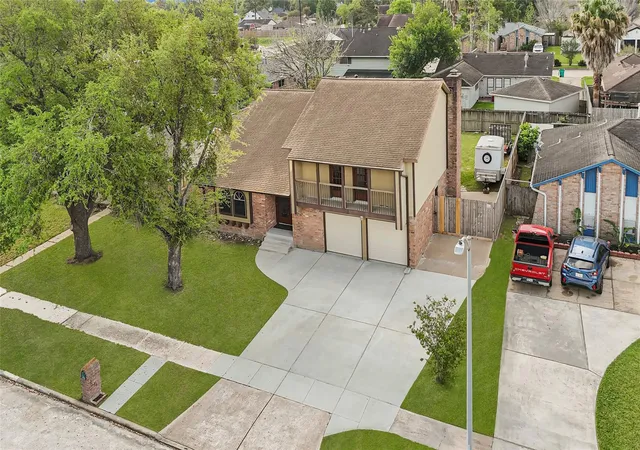 Photo 3 of Single family home for sale at 10026 Sageaspen Ln, Houston, TX 77089 | MLS# 70079720 | Listing updated on 2026-07-24