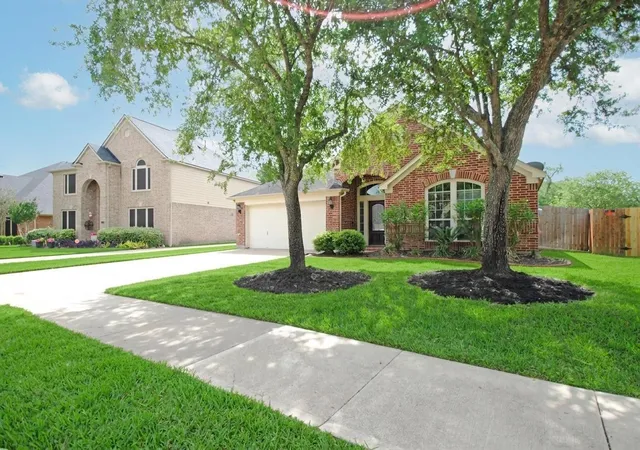 2nd image of 2435 Pioneer Oaks Dr, Fresno, TX 77545 | MLS# 8708171