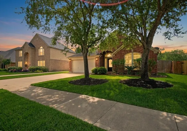 3rd image of 2435 Pioneer Oaks Dr, Fresno, TX 77545 | MLS# 8708171