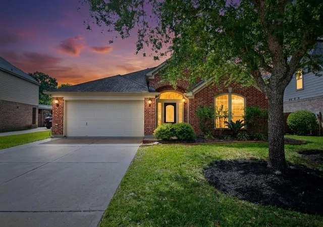 4th image of 2435 Pioneer Oaks Dr, Fresno, TX 77545 | MLS# 8708171