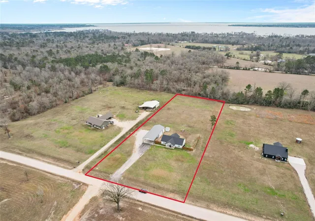 Photo 3 of Single family home for sale at 694 Brushy Crk Dr, Onalaska, TX 77360 | MLS# 25096208 | Listing updated on 2026-07-31