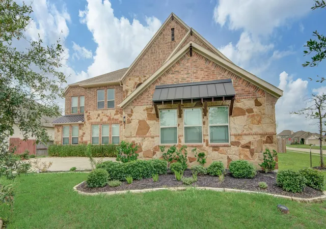 Photo 3 of Single family home for sale at 3077 Tradinghouse Crk Ln, League City, TX 77573 | MLS# 47062194 | Listing updated on 2026-07-21