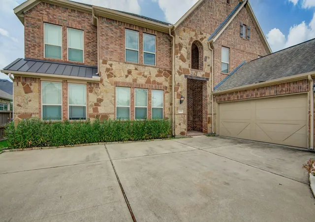 Photo 4 of Single family home for sale at 3077 Tradinghouse Crk Ln, League City, TX 77573 | MLS# 47062194 | Listing updated on 2026-07-21