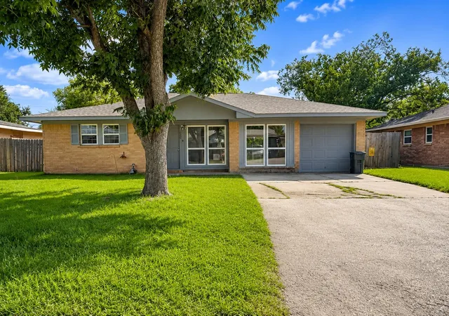 1st image of 505 Moody Ave, League City, TX 77573 | MLS# 95213417