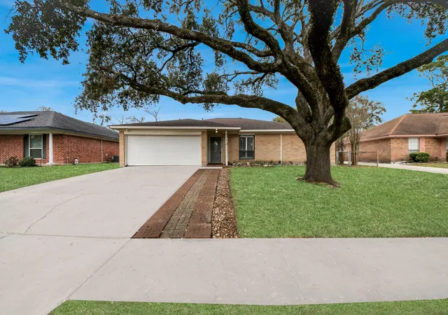 2nd image of 5838 Silver Forest Dr, Houston, TX 77092 | MLS# 85002407