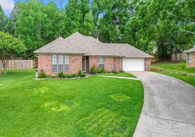 Photo 1 of Single family home for sale at 2013 Wickersham Dr, Huntsville, TX 77340 | MLS# 48266244 | Listing updated on 2026-08-10