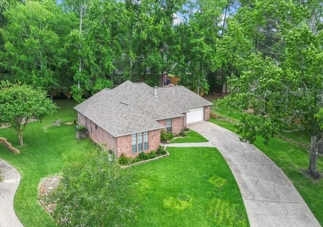 Photo 2 of Single family home for sale at 2013 Wickersham Dr, Huntsville, TX 77340 | MLS# 48266244 | Listing updated on 2026-08-10