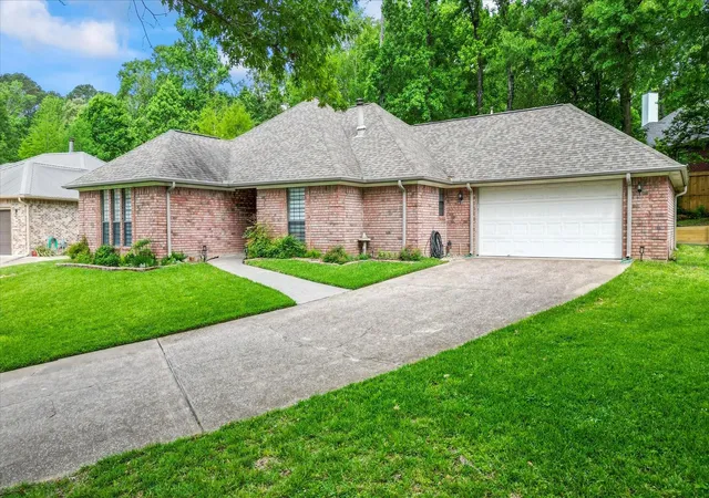 Photo 4 of Single family home for sale at 2013 Wickersham Dr, Huntsville, TX 77340 | MLS# 48266244 | Listing updated on 2026-08-10