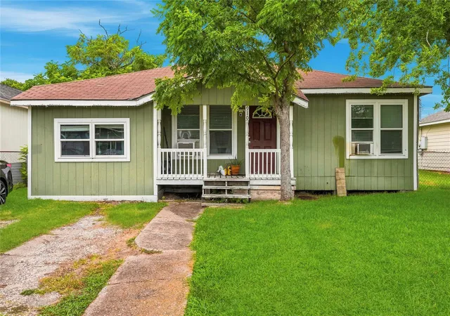 1st image of 910 W 6th St, Freeport, TX 77541 | MLS# 53107359