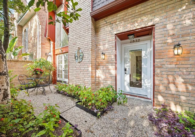 Photo 3 of Townhouse for sale at 2832 Bellefontaine St, Houston, TX 77025 | MLS# 96741687 | Listing updated on 2026-09-14