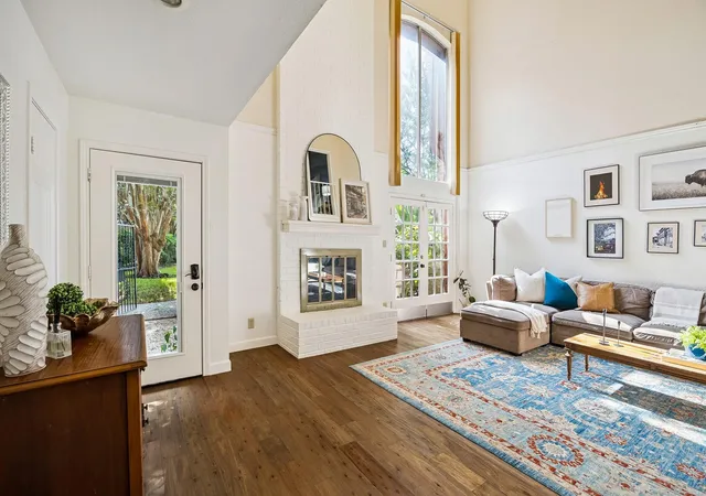 Photo 3 of Townhouse for sale at 2832 Bellefontaine St, Houston, TX 77025 | MLS# 96741687 | Listing updated on 2026-09-14