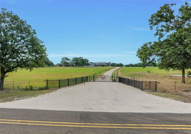 Photo 3 of Single family home for sale at 432 Fm 1953, Groesbeck, TX 76642 | MLS# 870043 | Listing updated on 2026-10-10