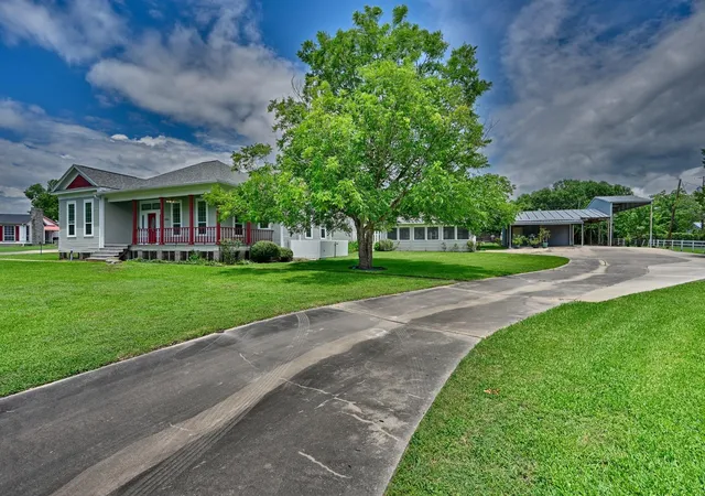 Homes for sale in Navasota, TX | 1406 Victoria St, Navasota, TX 77868 | MLS# 71743917