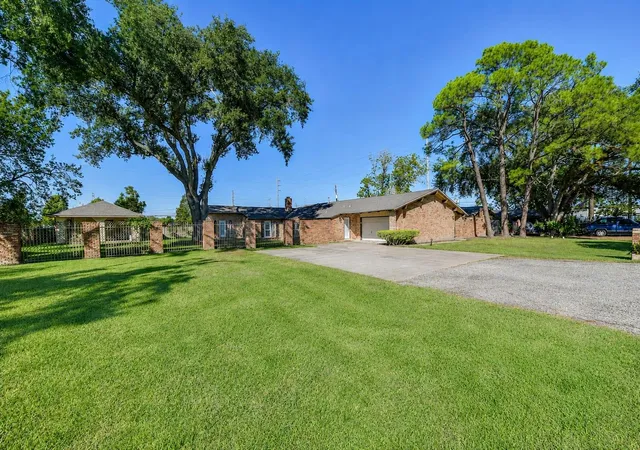 38th image of 312 S 15th St, La Porte, TX 77571 | MLS# 54566513