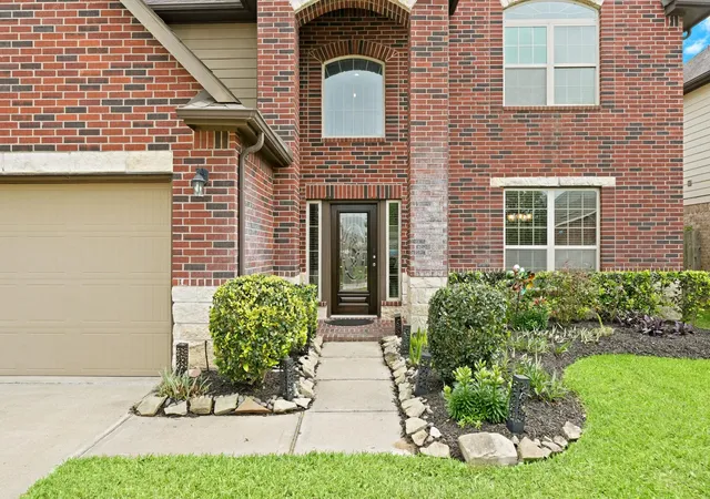 Photo 2 of Single family home for sale at 4526 Selwyn Rd, Richmond, TX 77407 | MLS# 81398017 | Listing updated on 2026-09-15