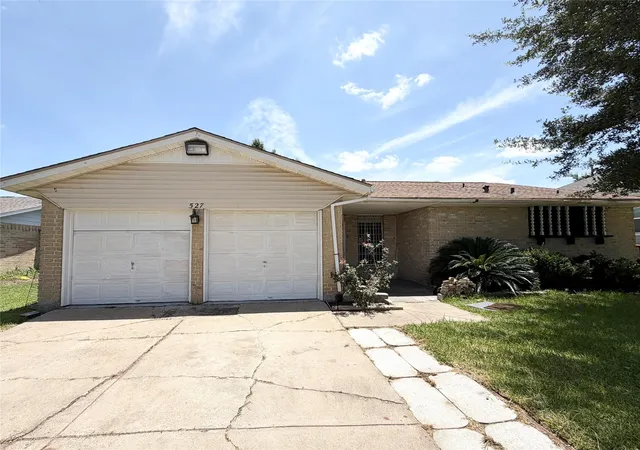 Photo 2 of Single family home for sale at 527 Slumberwood Dr, Houston, TX 77013 | MLS# 6391296 | Listing updated on 2026-08-26