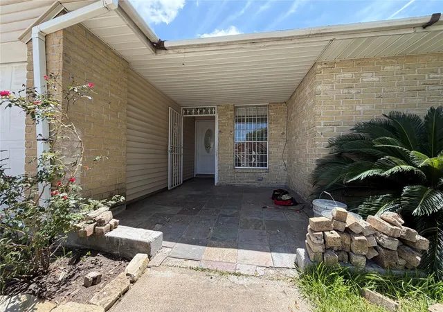 Photo 3 of Single family home for sale at 527 Slumberwood Dr, Houston, TX 77013 | MLS# 6391296 | Listing updated on 2026-08-26