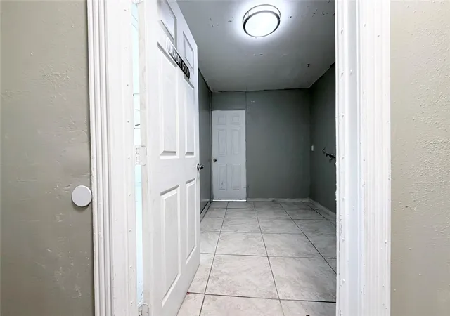 Photo 4 of Single family home for sale at 527 Slumberwood Dr, Houston, TX 77013 | MLS# 6391296 | Listing updated on 2026-08-26
