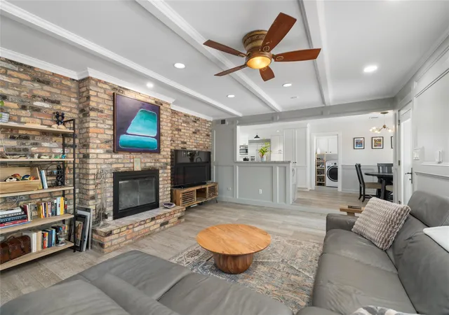 Photo 3 of Sale Pending at 2030 Willowmoss Ct, Houston, TX 77008 | MLS# 80186983 | Listing updated on 2026-09-14