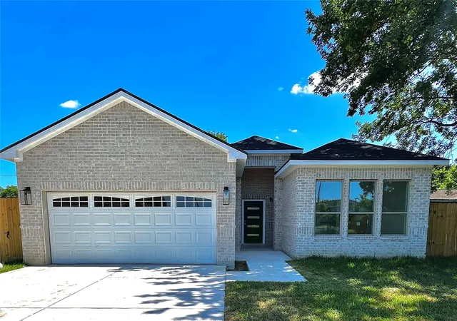 Single family home for sale at 10127 Grover Ln, Houston, TX 77041 | MLS# 32885685
