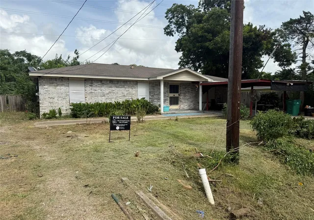 3rd image of 1019 Roosevelt St, La Marque, TX 77568 | MLS# 35967290