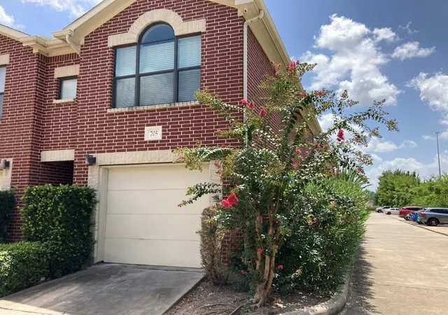 2nd image of 5941 South Loop E #705, Houston, TX 77033 | MLS# 11991676