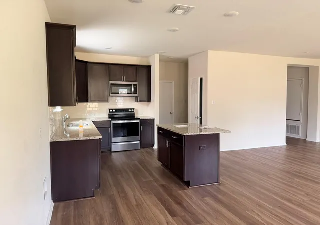4th image of 1829 T H Johnson Dr, Taylor, TX 76574 | MLS# 75543629