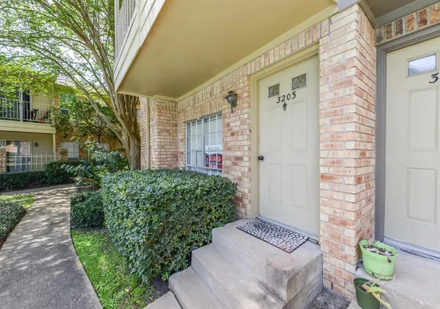 Condominium at 11201 Lynbrook Dr #3203, Houston, TX 77042 | MLS# 77602468 | | Sold on 2019-06-07