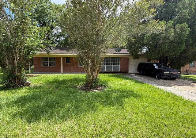 Photo 1 of Single family home for sale at 5230 Greylog Dr, Houston, TX 77048 | MLS# 17506931 | Listing updated on 2026-08-26