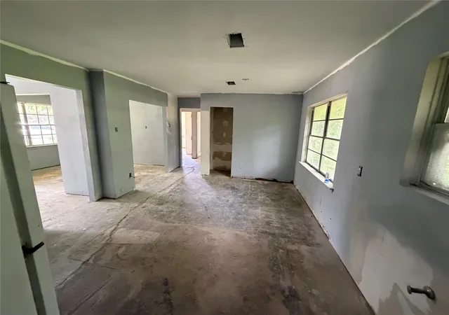 Photo 4 of Single family home for sale at 5230 Greylog Dr, Houston, TX 77048 | MLS# 17506931 | Listing updated on 2026-08-26