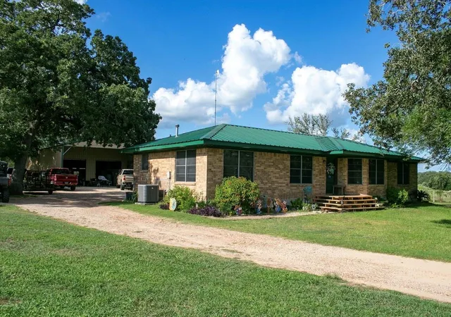 4th image of 134 Private Road 1006, Hallettsville, TX 77964 | MLS# 10155223