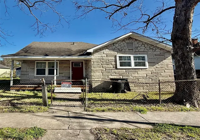 Photo 1 of Single family home for sale at 7125 Avenue E, Houston, TX 77011 | MLS# 32351224 | Listing updated on 2026-02-11