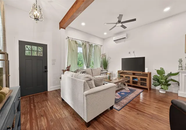 3rd image of 2815 Ball St, Galveston, TX 77550 | MLS# 75237020