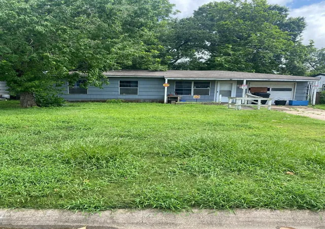 1st image of 5410 Heron Dr, Houston, TX 77033 | MLS# 88558886