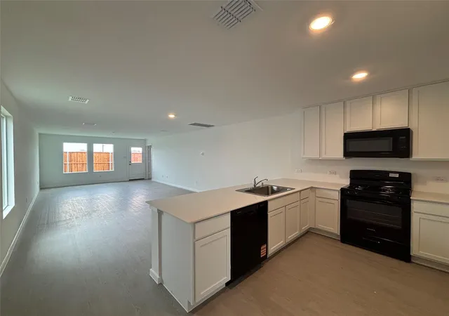 Photo 4 of Single family home for sale at 5614 Headwater Crk Trl, Humble, TX 77338 | MLS# 73181620 | Listing updated on 2026-09-17