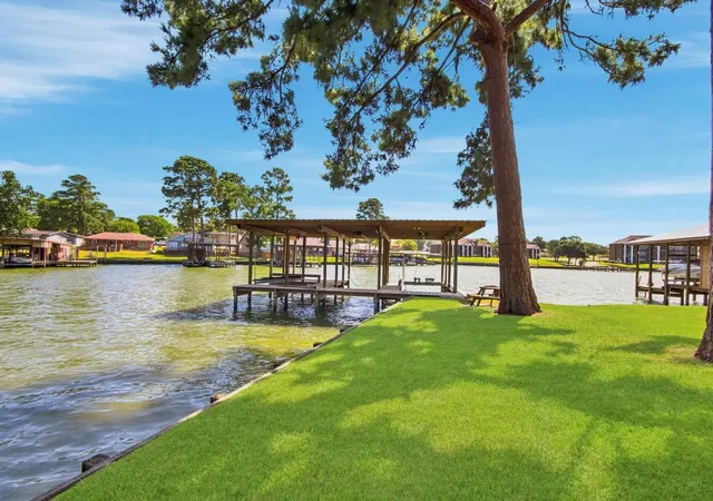 Photo 3 of Single family home for sale at 199 Lake Dr, Onalaska, TX 77360 | MLS# 95323670 | Listing updated on 2026-08-28