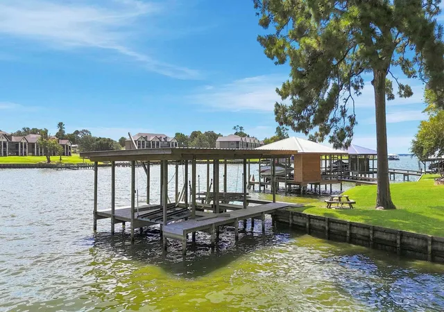 Photo 3 of Single family home for sale at 199 Lake Dr, Onalaska, TX 77360 | MLS# 95323670 | Listing updated on 2026-08-28