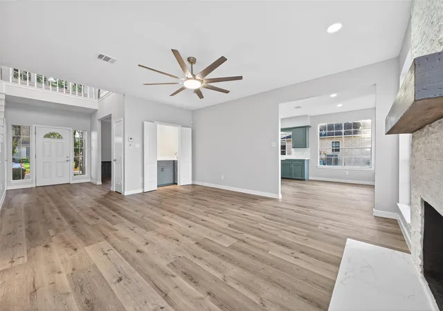 4th image of 8010 Ashley Circle Dr N, Houston, TX 77071 | MLS# 47958308