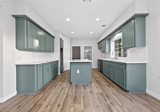 5th image of 8010 Ashley Circle Dr N, Houston, TX 77071 | MLS# 47958308