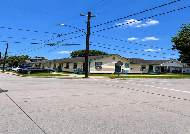 3rd image of 716 S 79Th St, Houston, TX 77012 | MLS# 39317815