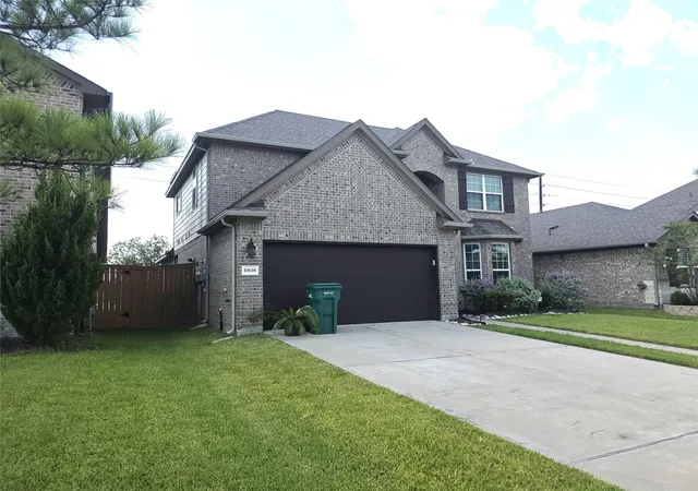 Photo 3 of Sale Pending at 10618 Sentinel Dome Dr, Rosharon, TX 77583 | MLS# 17132718 | Listing updated on 2026-08-10