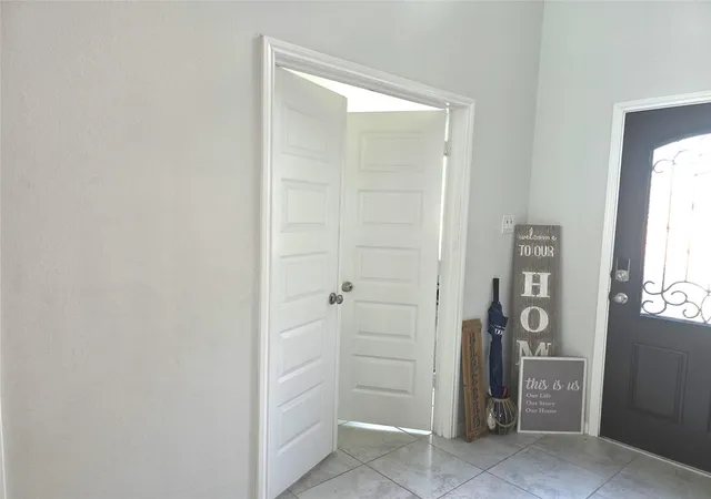 Photo 4 of Sale Pending at 10618 Sentinel Dome Dr, Rosharon, TX 77583 | MLS# 17132718 | Listing updated on 2026-08-10
